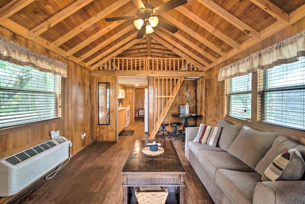 Steinhatchee House | Pet-Friendly Cottage Unit 7, Screened Porch!