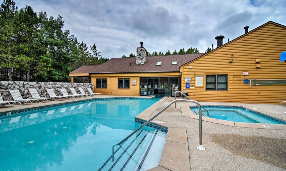 Harbor Springs House | Pet Friendly Harbor Springs Home w Hot Tub