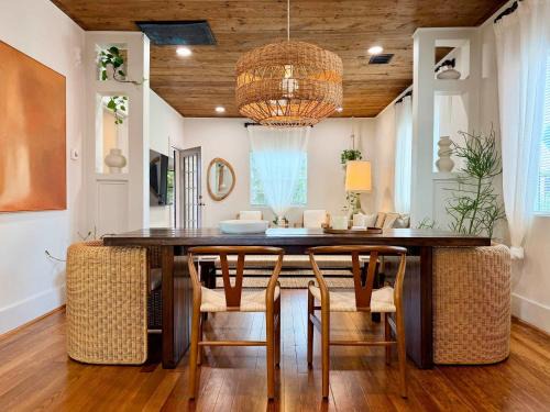 Greater Heights House | poolside getaway with courtyard, hot tub, Easy World Cup Access