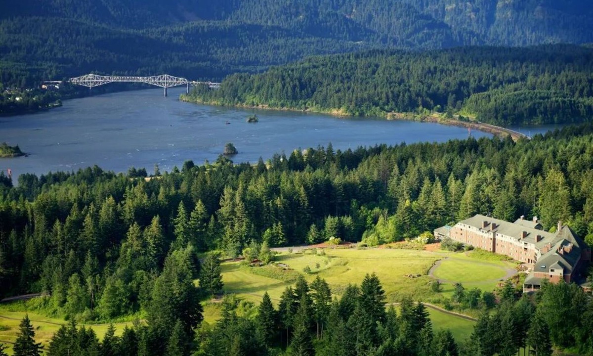Stevenson Cabin | Premier Room with Luxe Comfort and River Views