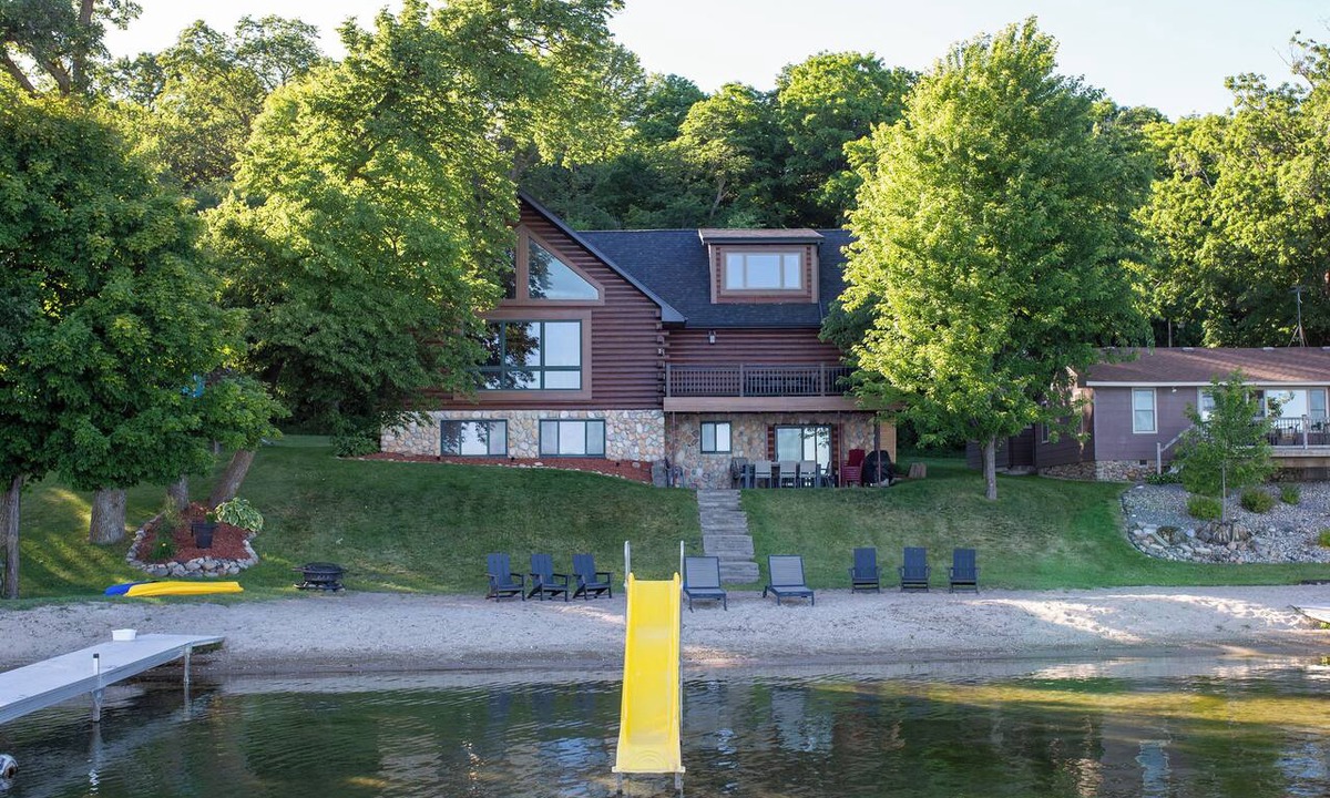 Miltona Cabin | Premium Log Home: Lake, Sandy Beach, Sauna, Game room