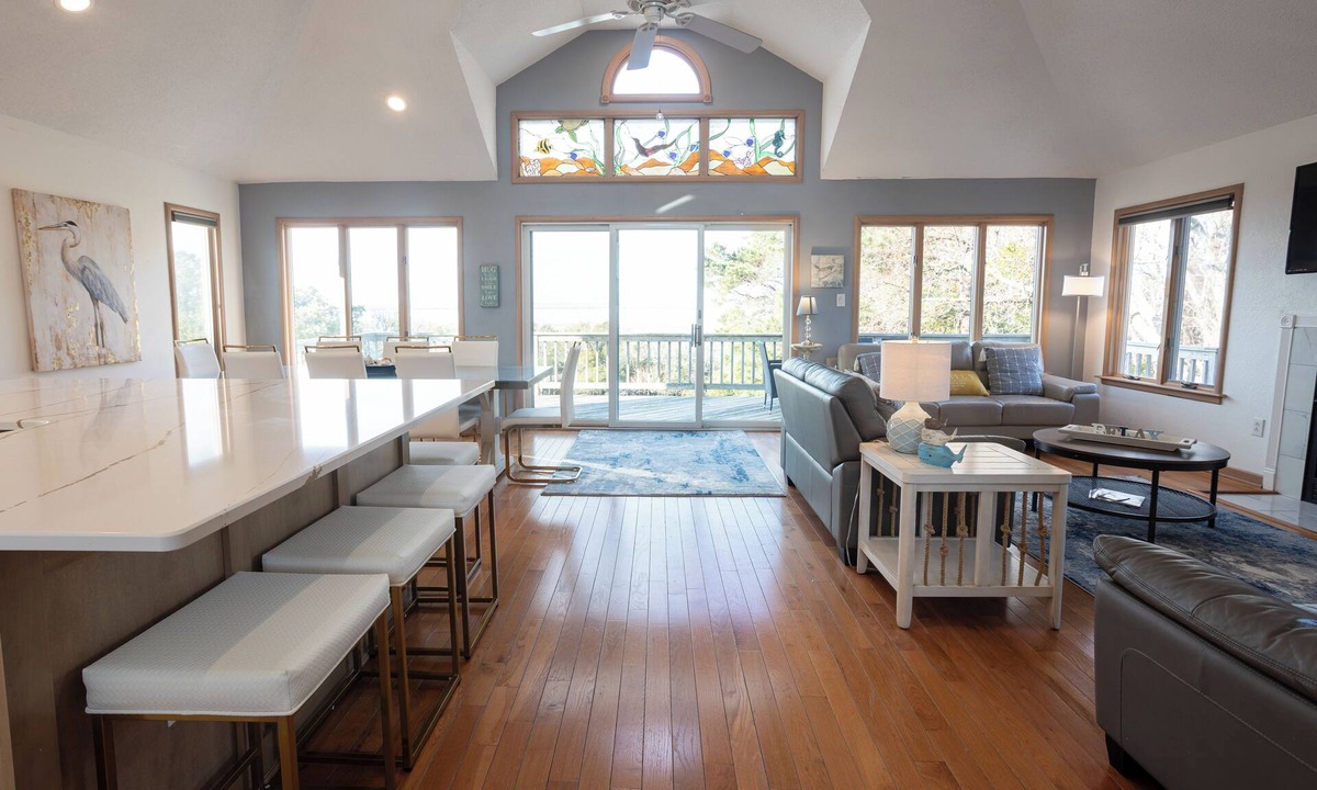 Monteray Shores House | Priv pool & Hot Tub, FREE cleaning, linens & beach towels, Super Location