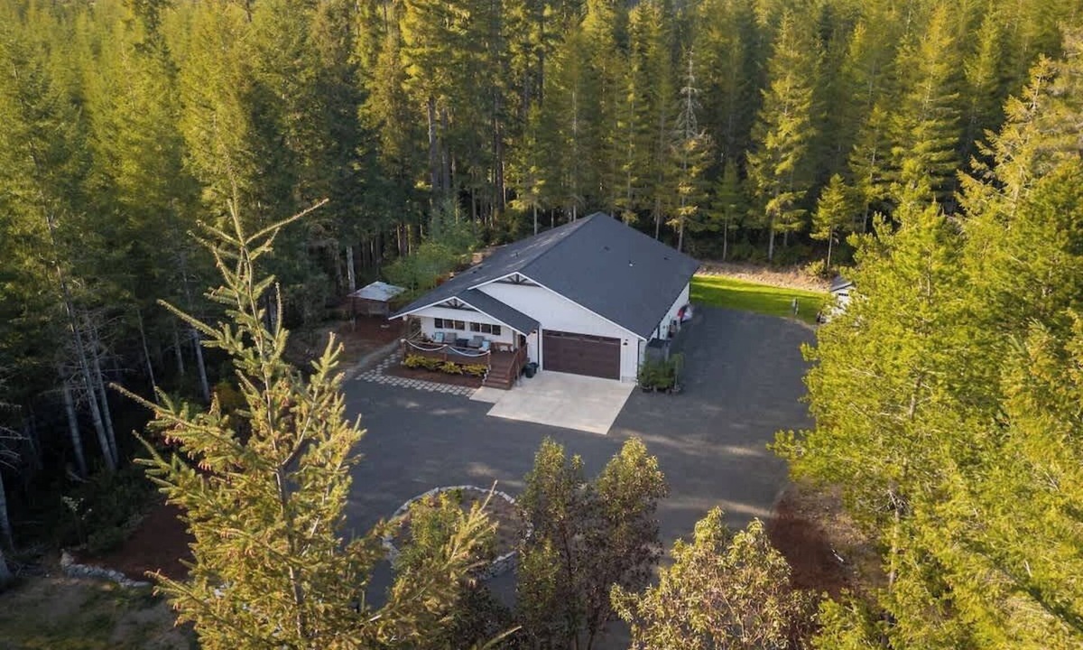 Grapeview Cabin | Private 2.5 Acres w/Hot Tub, Sauna & Trails