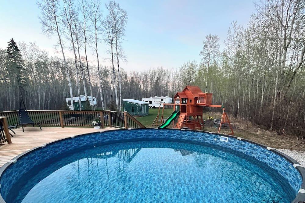 Central Alberta RV Rental | Private Acreage & private pool near AB Beach! Above and beyond exceptional!