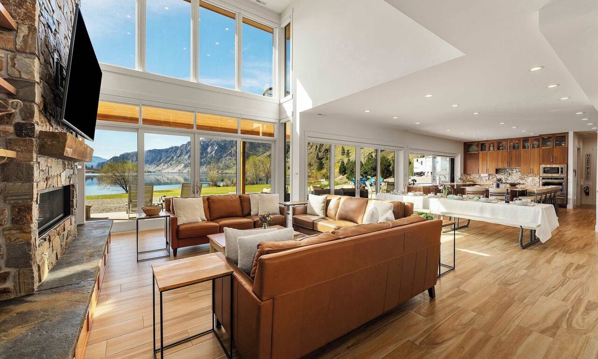 Ardenvoir House | Private beach with panoramic lake views