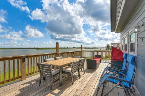 Hitchcock House | Private Home on Lagoon w/Views in Hitchcock!