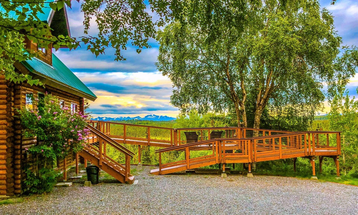 Cohoe House | Private Lodging on 12 Acres with Kenai Mountain Views