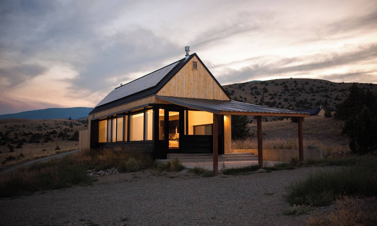 Livingston House | Private Modern Tiny House with Mountain Views. Perfect for couples!
