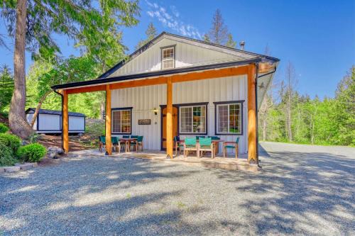 Anacortes Apartment | Private Ranch 2BR Cabin Retreat Sleeps 9