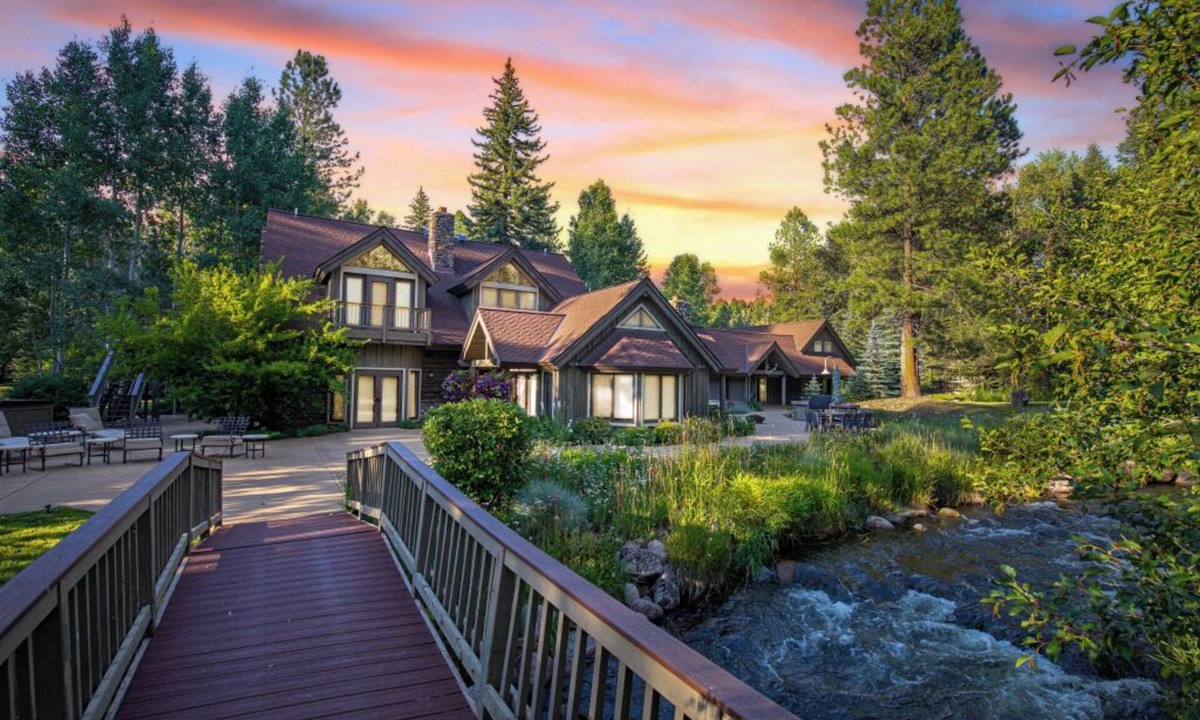 Durango House | Private Riverfront Escape on the Florida River | Hot Tub | 20 Min to DGO