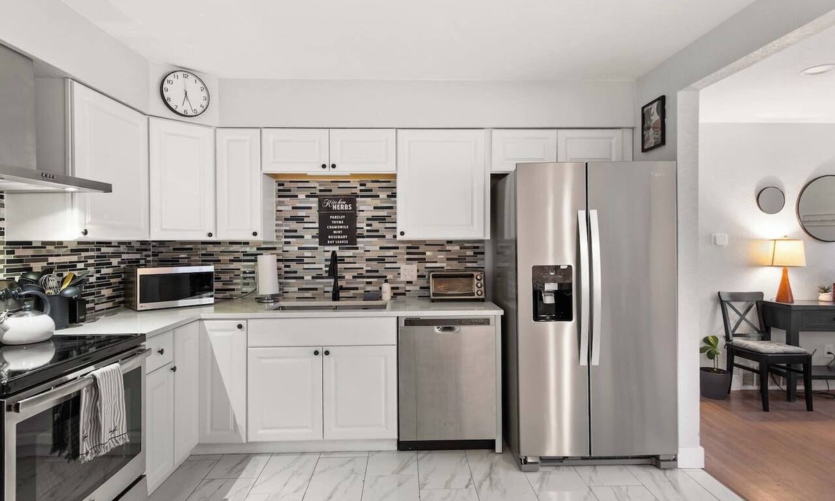 Lamar Heights Area House | Private Upper Unit Home, Pet Friendly, Min to DT