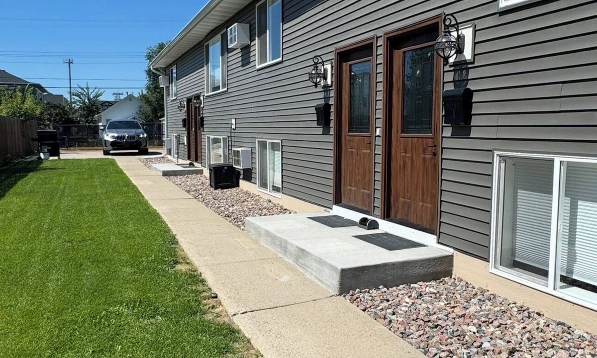 Williston Apartment | Quiet 2BR for Workers-Fast WiFi-Parking-Self Check-in