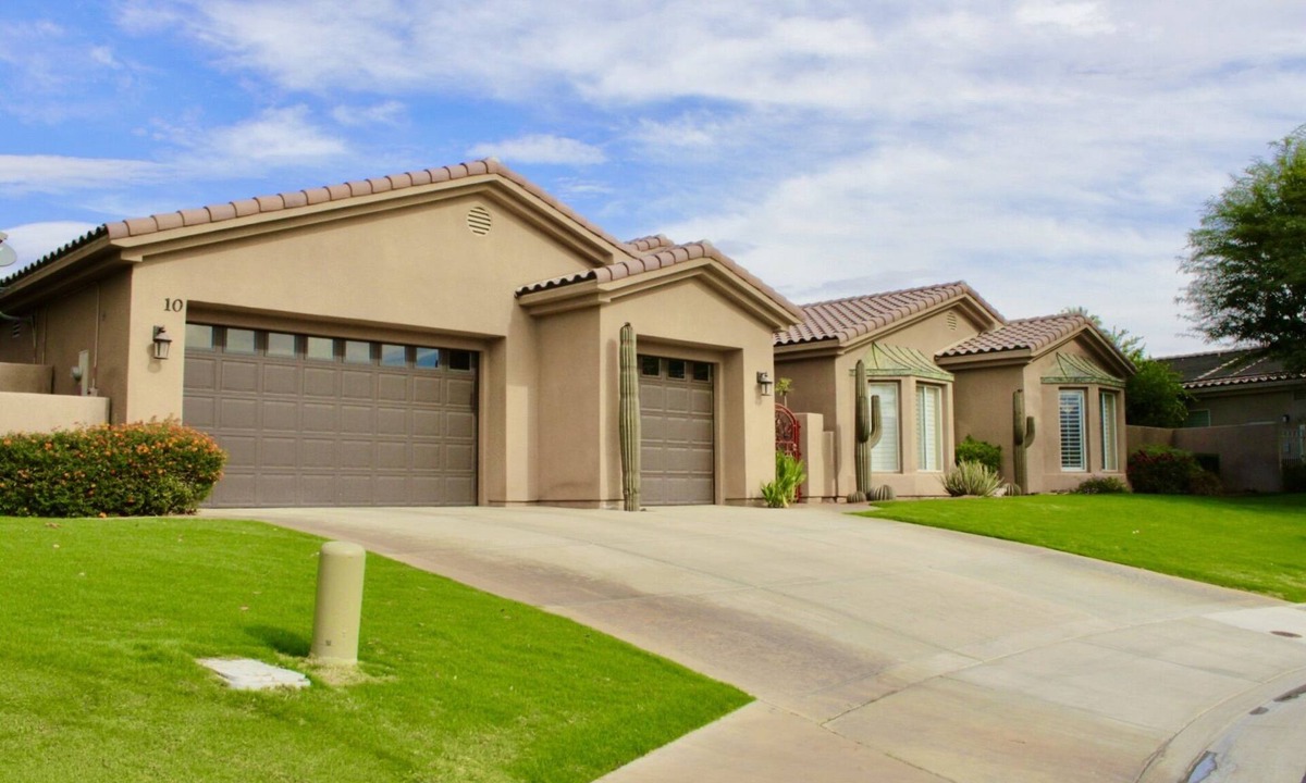 Victoria Falls House | RANCHO MIRAGE - VICTORIA FALLS ENTERTAINING 4 BD - HUGE POOL & SPA & GRASS YARD!