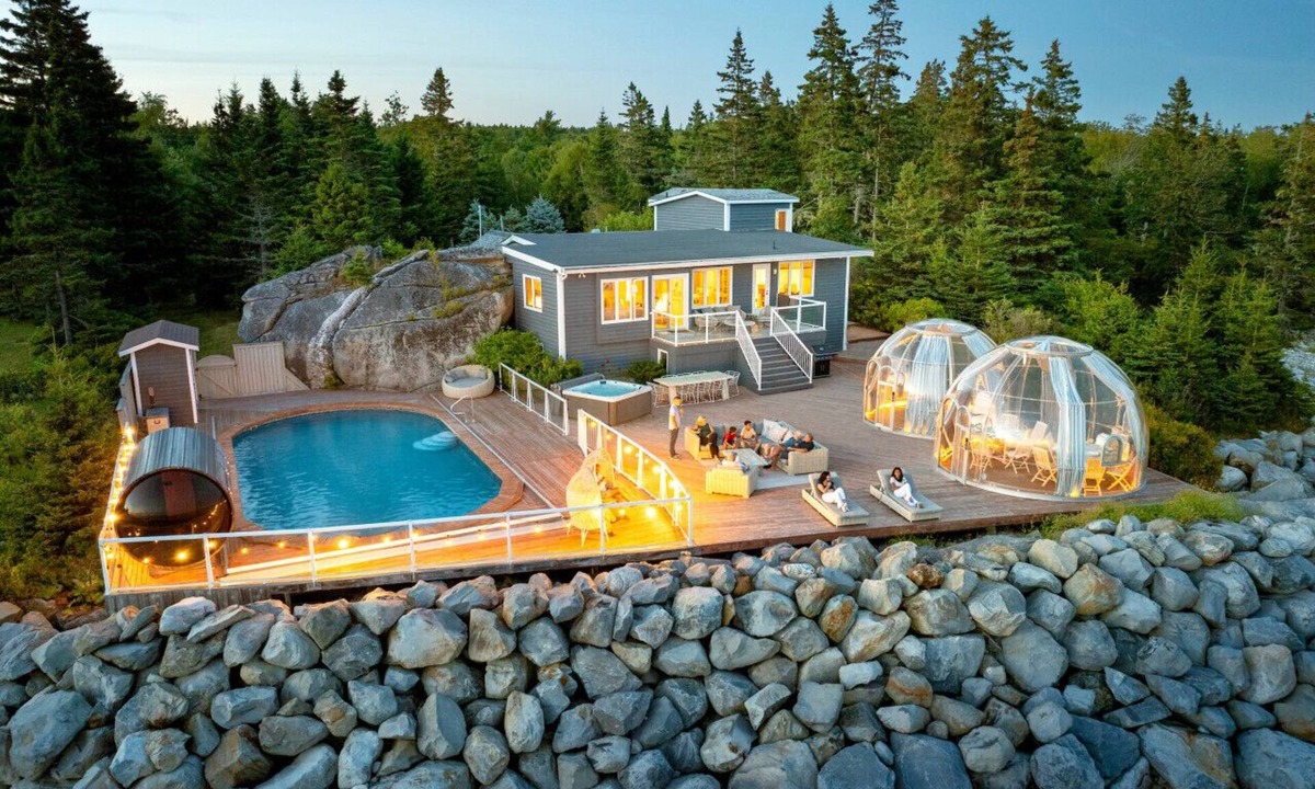 Hunts Point Cottage | Relaxing Oceanfront Retreat . Hot tub -sauna-pool-clear domes-private