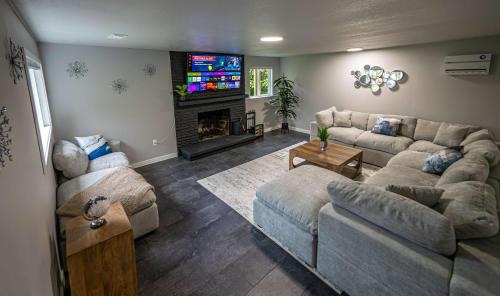Shoreline Apartment | Remodeled 2BR, Chic and Cozy