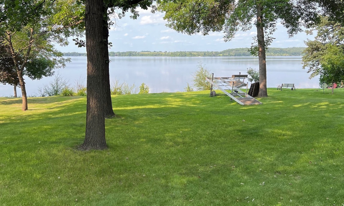Barrett House | Remodeled 4-bedroom Lake house with WiFi and AC in Barrett, MN Sleeps 12!