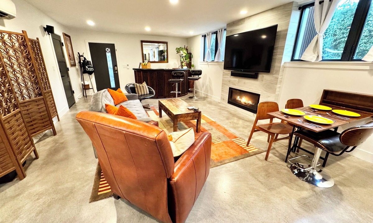 Lawton Park House | Restful, Convenient Getaway Near Downtown and Seattle’s Largest Park