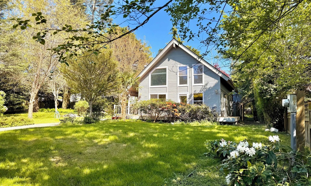 Coupeville House | Restorative Island Retreat - Beach Access and Private Half-Acre