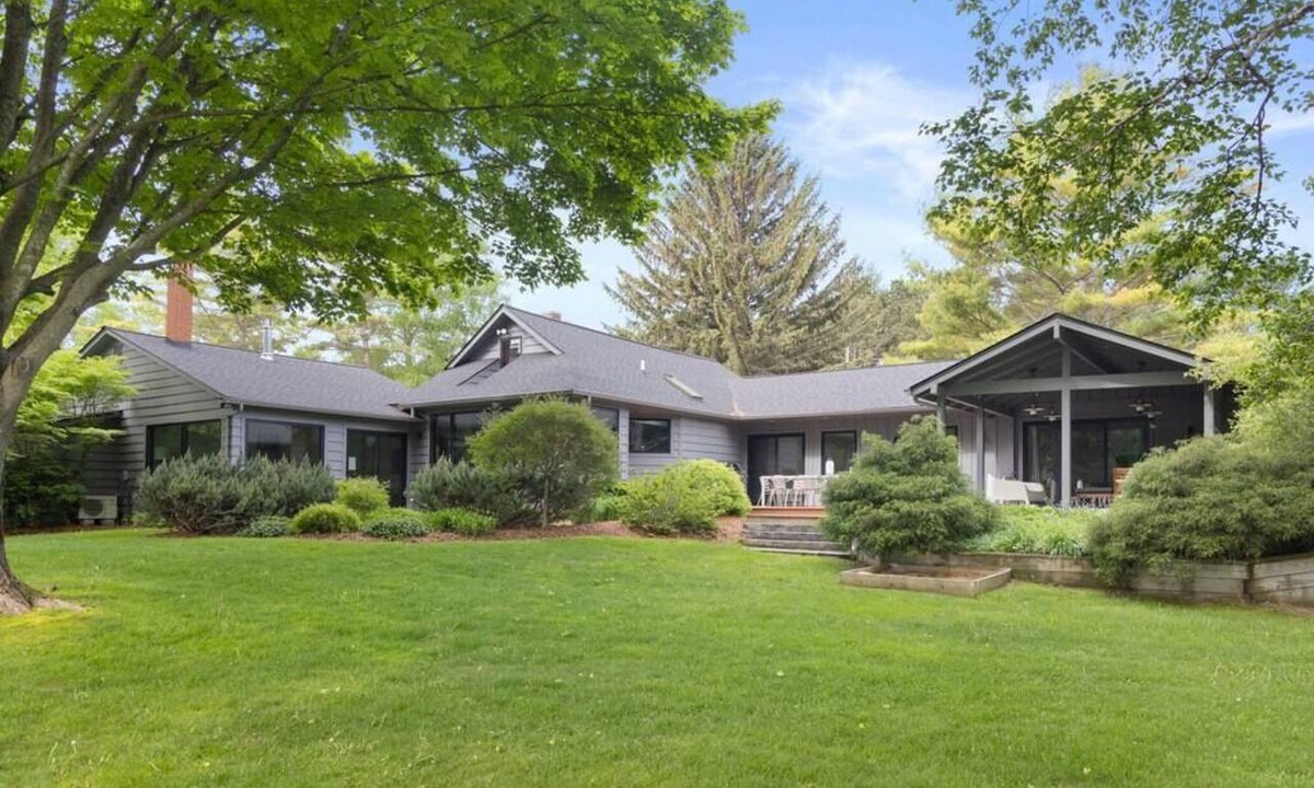 Leland House | River's Edge