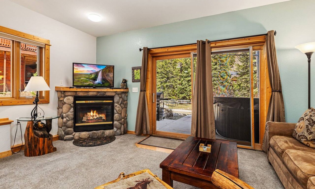 Fall River Estates Condo | River Views Private Hot Tub Close to RMNP
