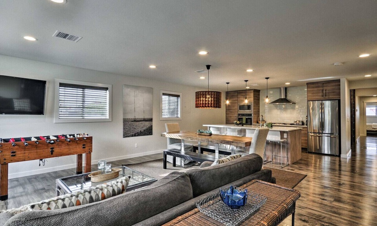 Astoria House | Riverfront Astoria Condo on Pier, Walk Everywhere