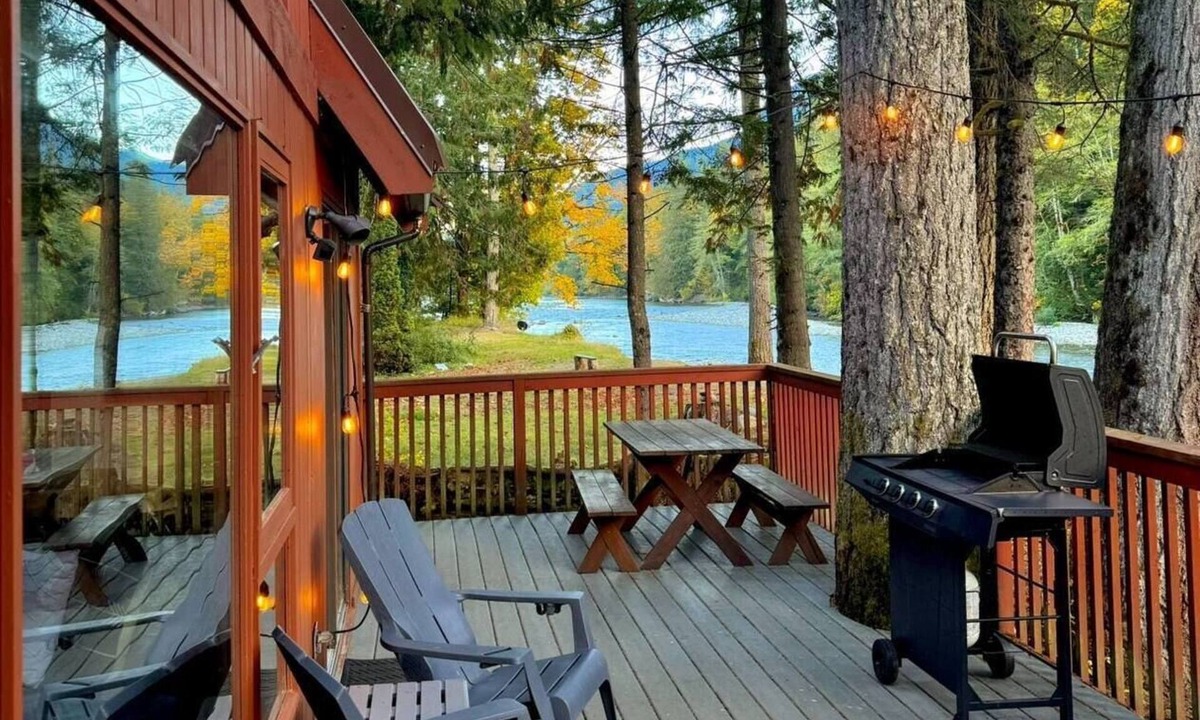Baring Cabin | Riverfront Cabin, Cov Hot Tub, Pets ok, King Beds, Modern Bathroom - Fox Haven