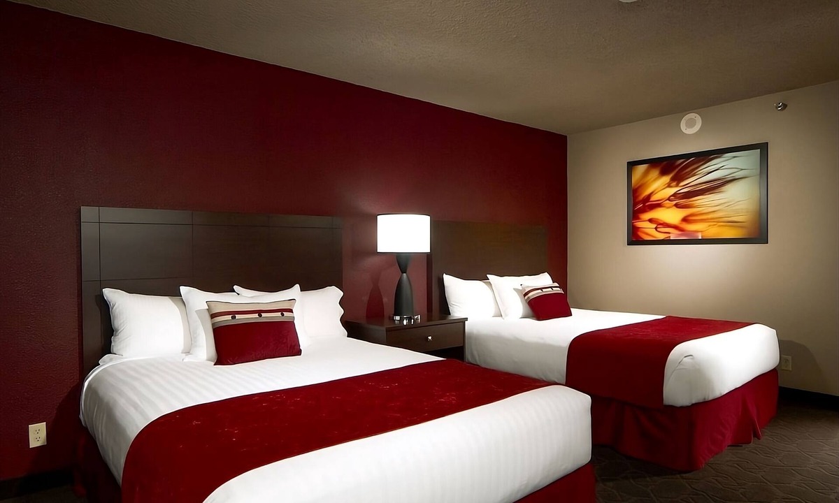 Laughlin House | Riverfront Escape! 4 Serene Units, Onsite Entertainment and 6 Restaurants!