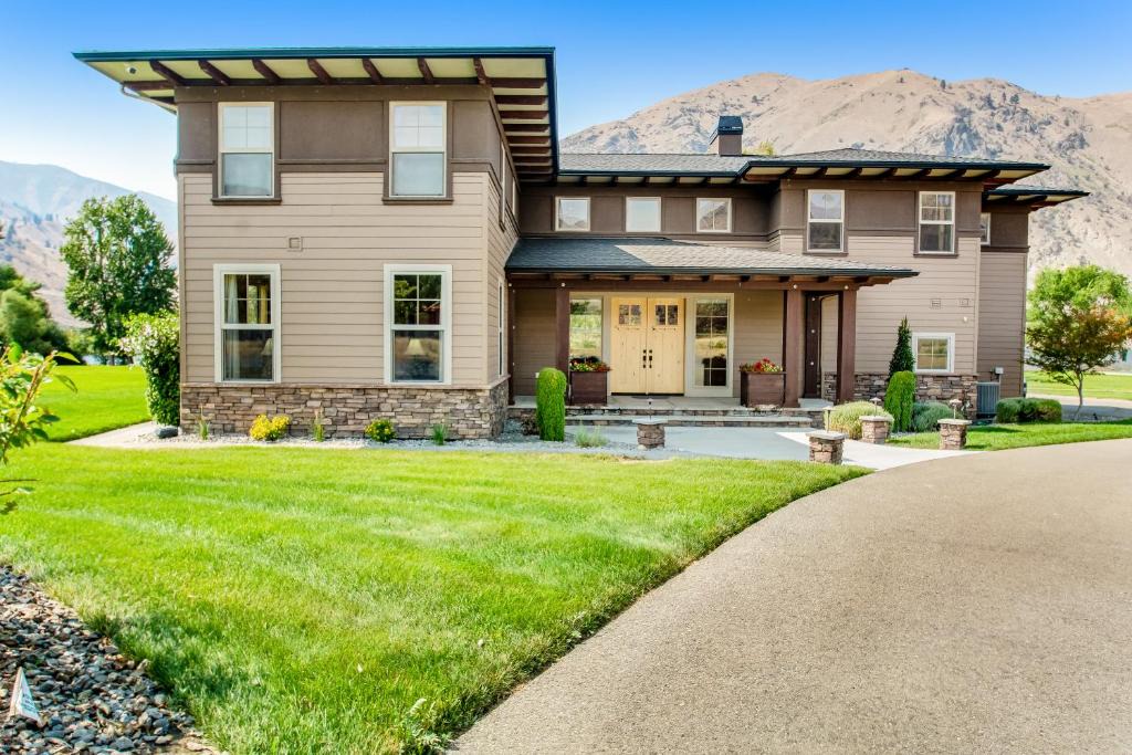 Orondo House | Riverside Luxury