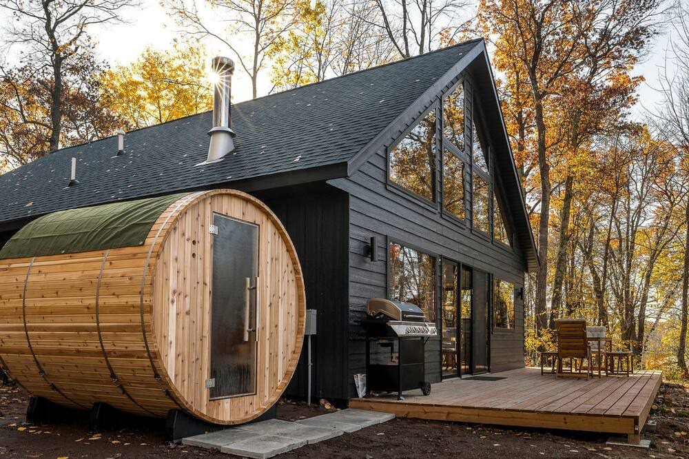 Crosby Cabin | Riverside Retreat: Unwind in a Cabin with Private Steam Sauna on the Pine River