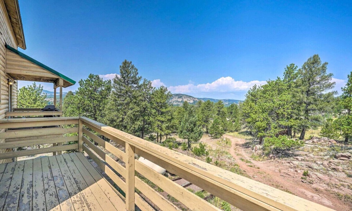 Florissant House | Rocky Mtn Cabin w Views, Deck & Game Room