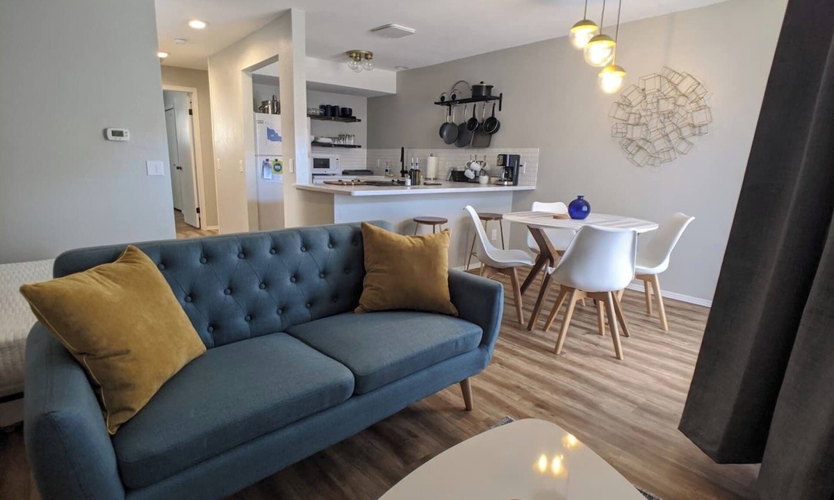 Chelan Condo | Romantic Boutique Getaway with Modern Remodel.