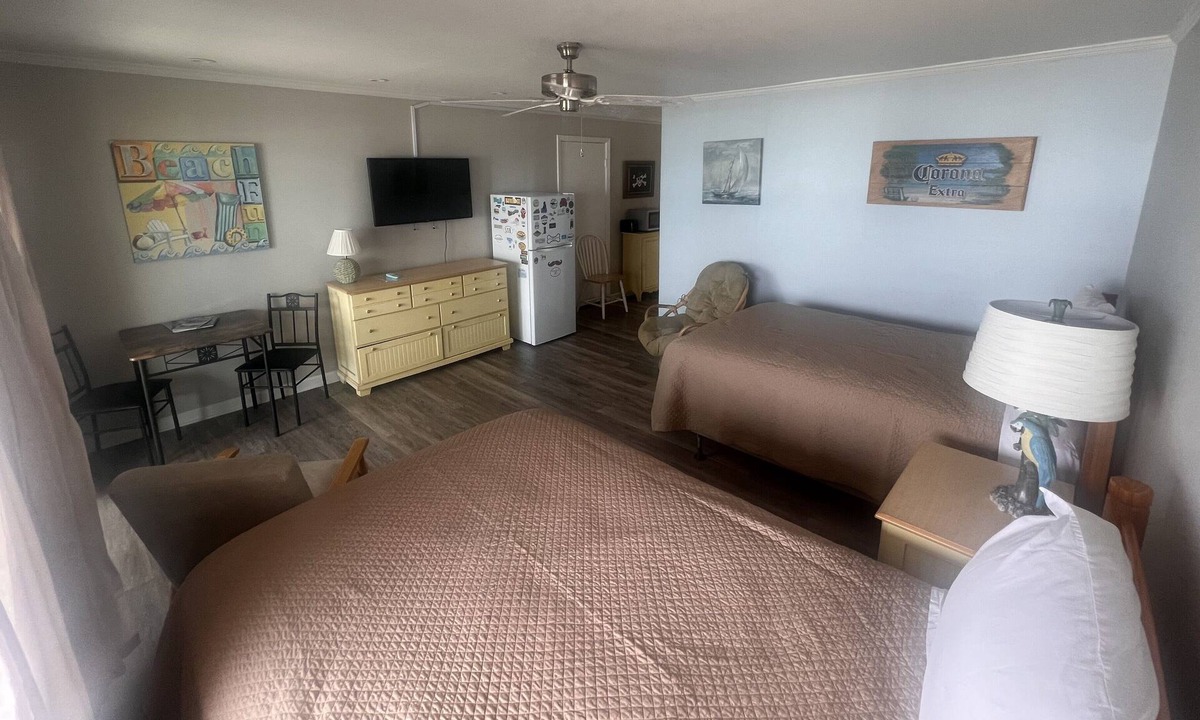 Topsail Beach Hotel | Room#305 Standard 2 Double Beds Pets Yes