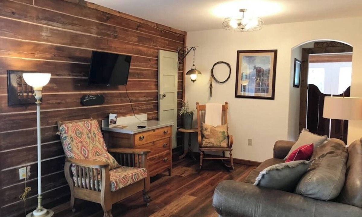 Alpine Village Cabin | Rustic and charming dog-friendly mountain retreat with deck, W/D, & amazing view
