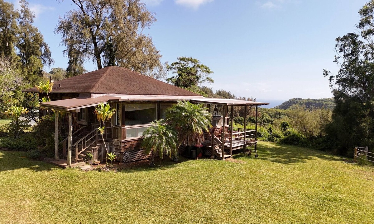 Kaunakakai Cottage | Rustic retreat with panoramic views at Pu'u O Hoku Ranch