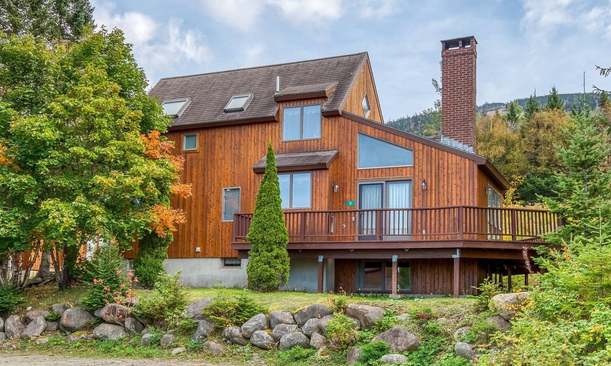 Rangeley Condo | Saddleback - Rock Pond Condo 11 - pet friendly, ski in/out!