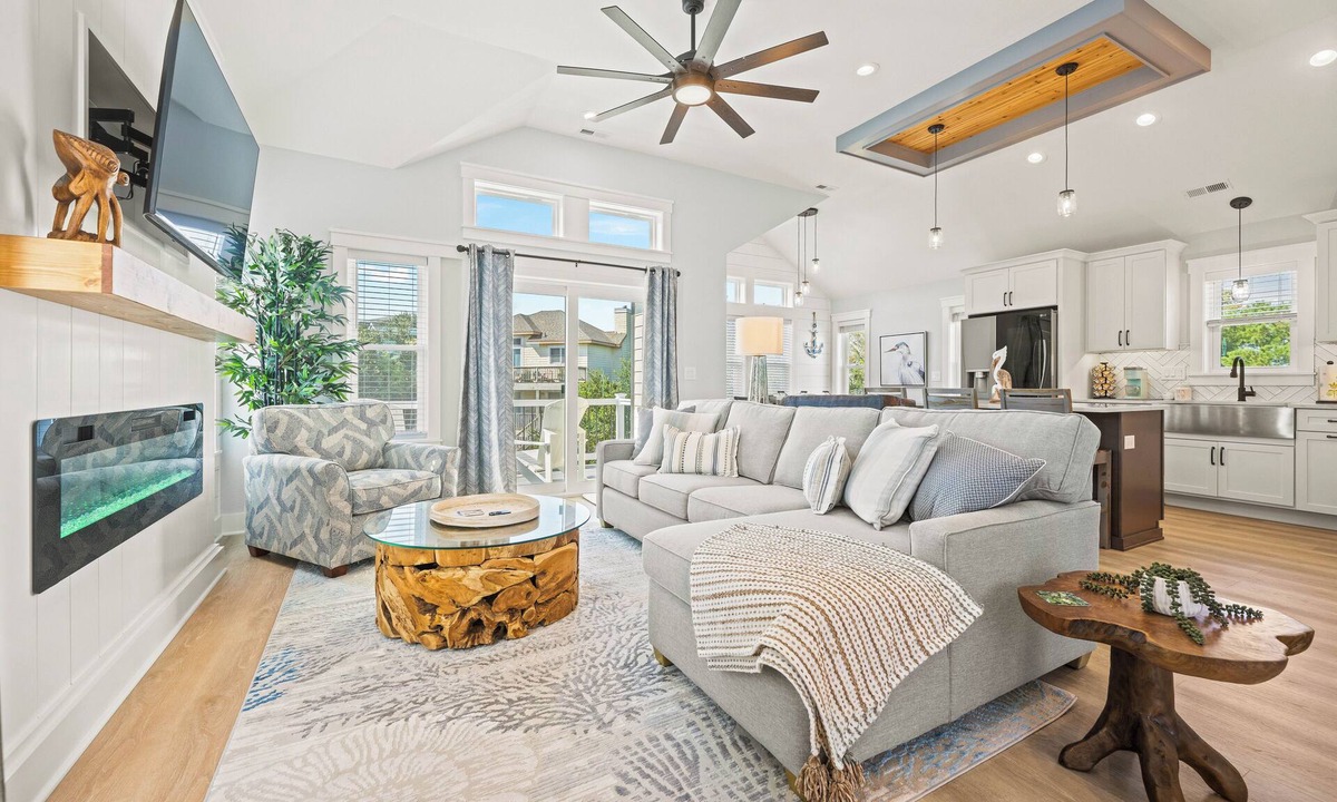 Monteray Shores House | Sandy Pelican: Pool, Hot Tub, Elevator, Close to Beach