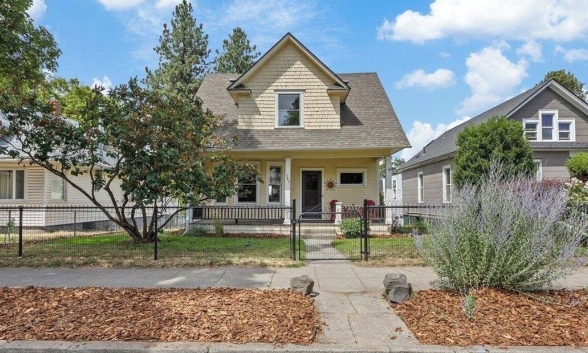 South Perry District House | Sauna Hot tub Fire Pit Craftsman near Downtown & Perry District
