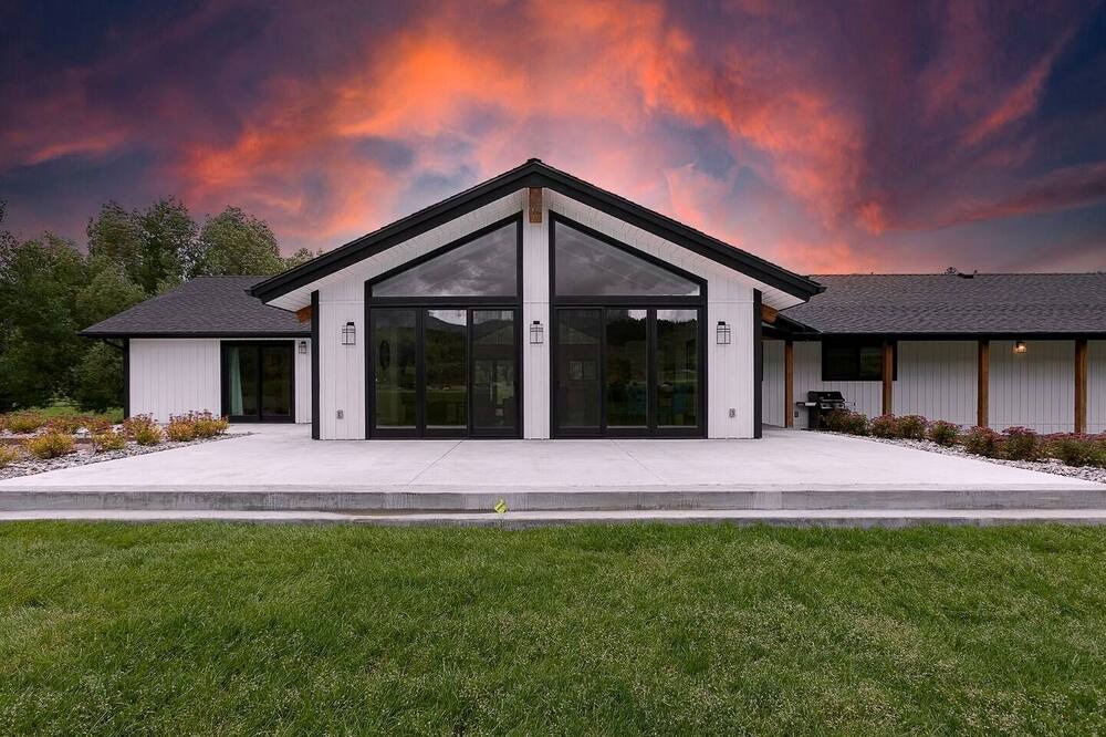 Alpine House | Scenic Riverside Cabin with Private Trail Access and Fly Fishing Near Alpine, Wyoming