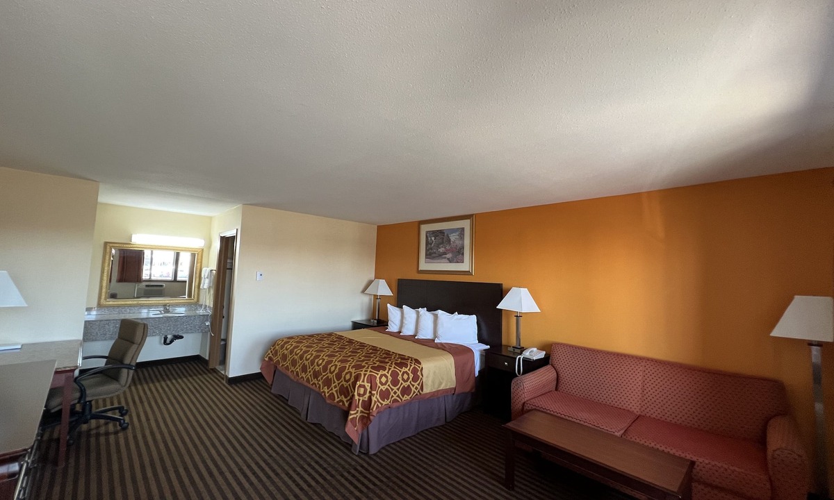 Eau Claire Hotel | Scottish Inns & Suites Eau Claire