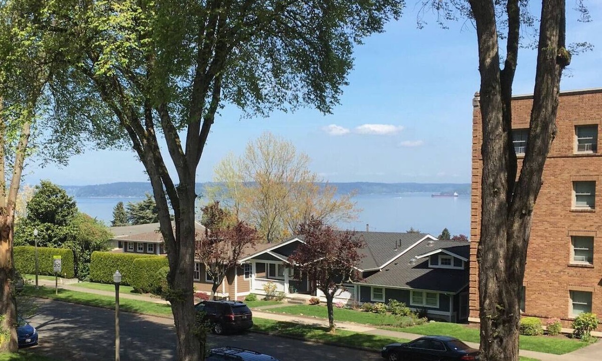 North End Condo | Sea View Best Area No Stairs Jacuzzi Bath WD Balco