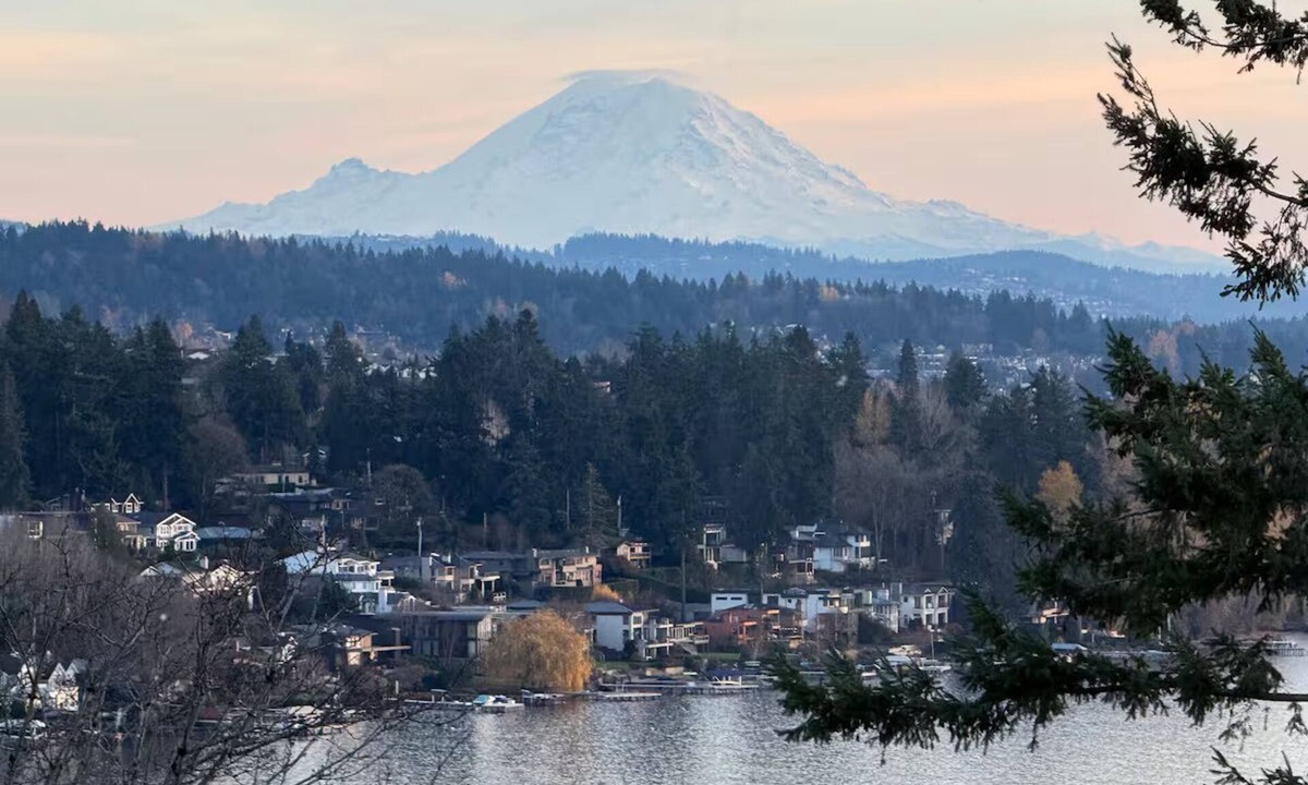 Inglewood-Finn Hill Villa | Seattle area Villa-Mt. Rainier, Lake WA pano-views