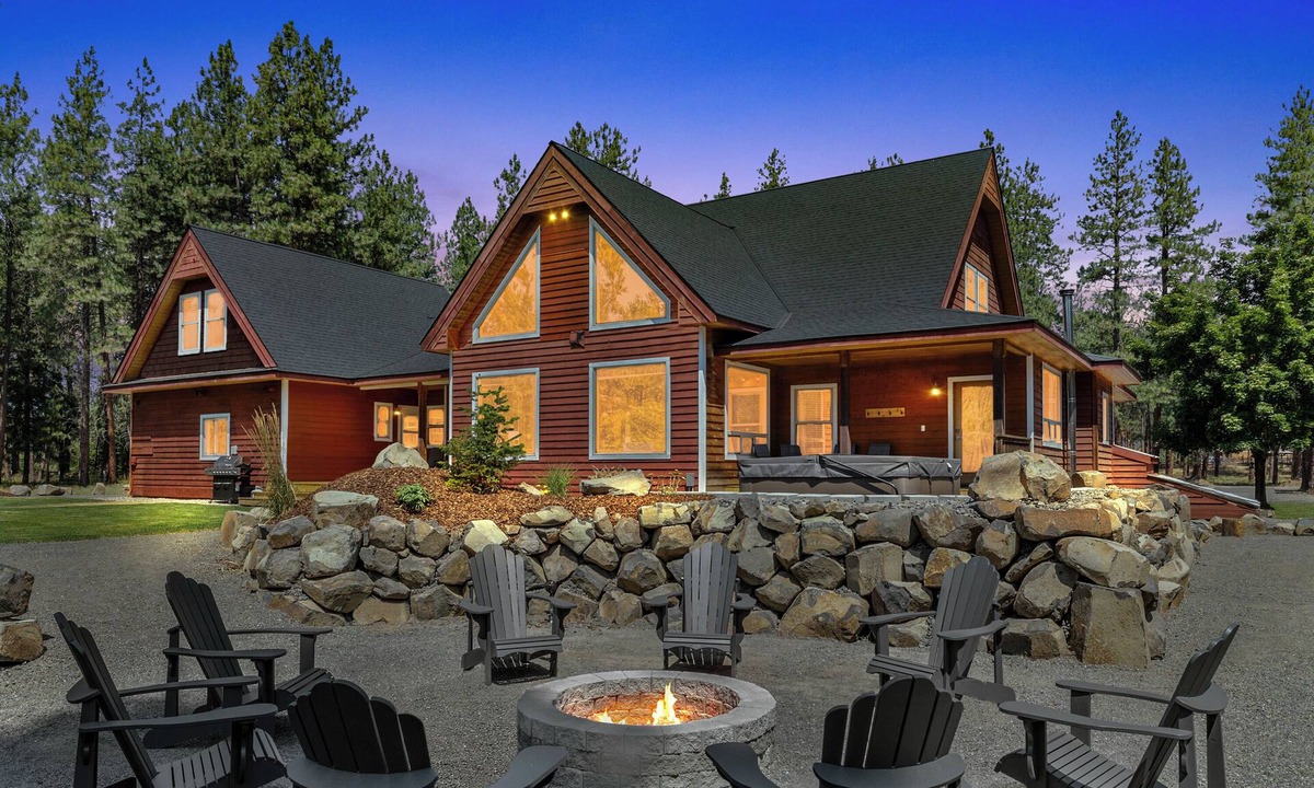 Cle Elum House | Secluded acreage with hot tub and game room