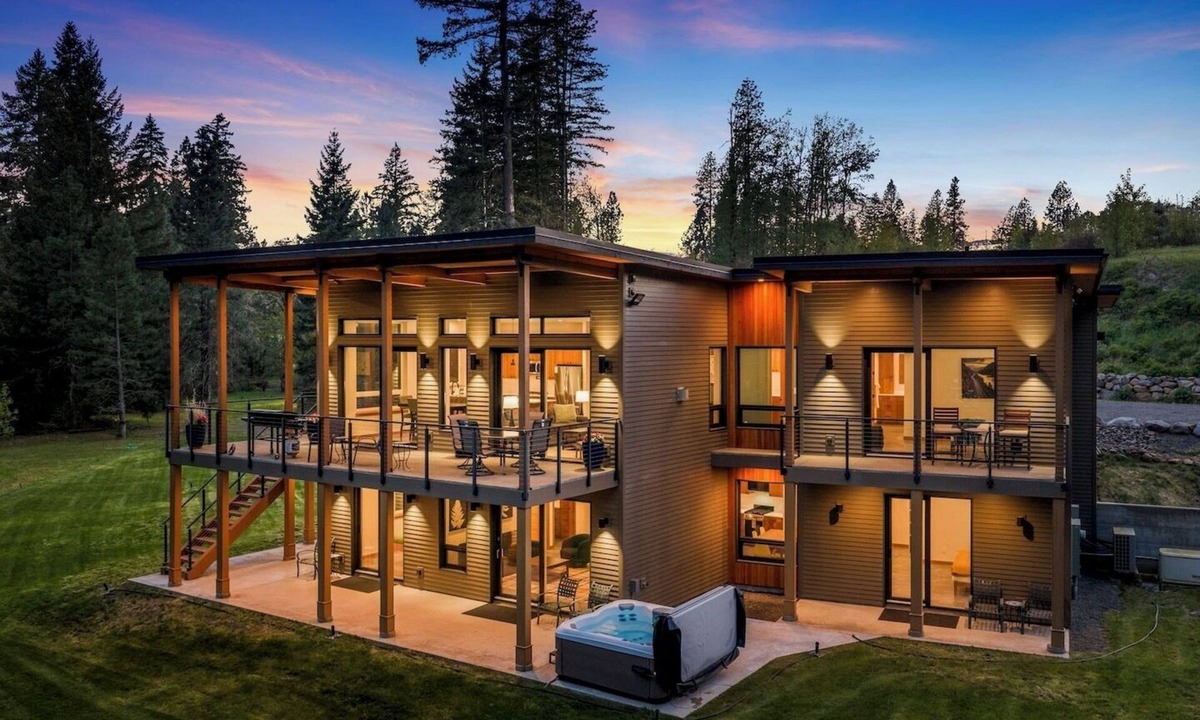 Husum House | Secluded, gated luxury home along the White Salmon River