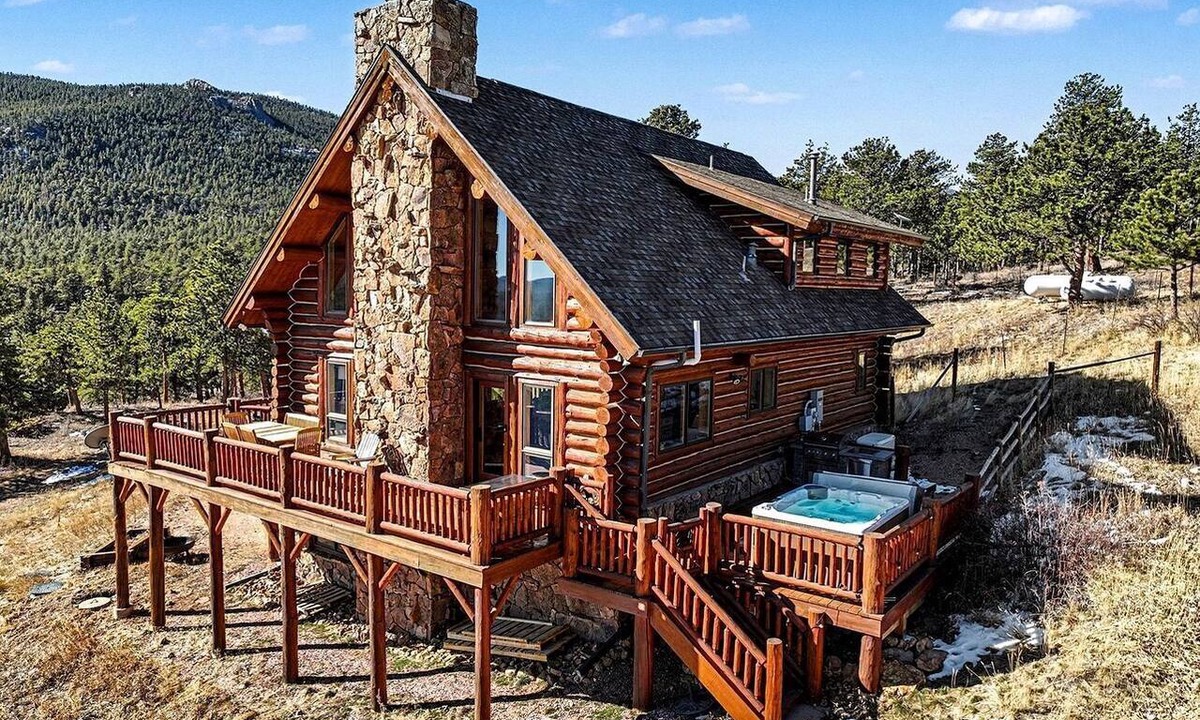 Lyons Cabin | Secluded Mountain Log Cabin with Hot Tub, Fireplace & 61 Private Acres