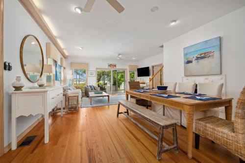 Perdido Beach House | Secluded Waterfront Retreat for 23 - Dock Pets OK