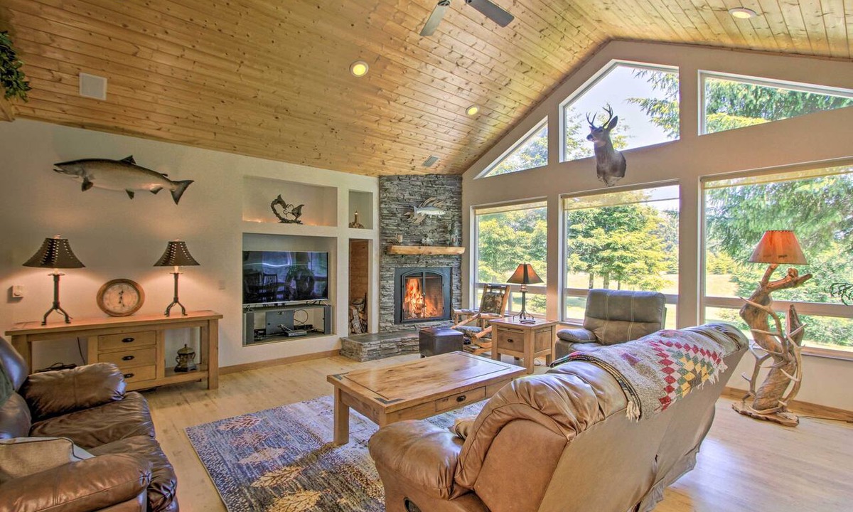 South Bend Cottage | Serene South Bend Family Escape; Dogs Welcome