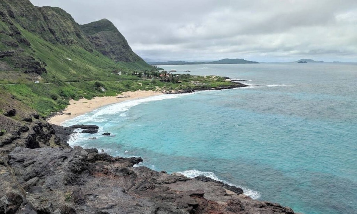 Hawaii Kai Apartment | Simple studio with lanai, standing desk, WiFi & great location near beaches