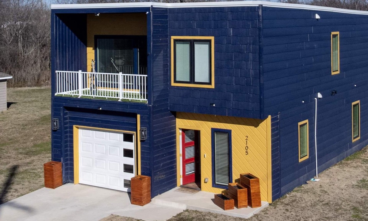 Tulsa House | Simplistic Downtown Modern Loft