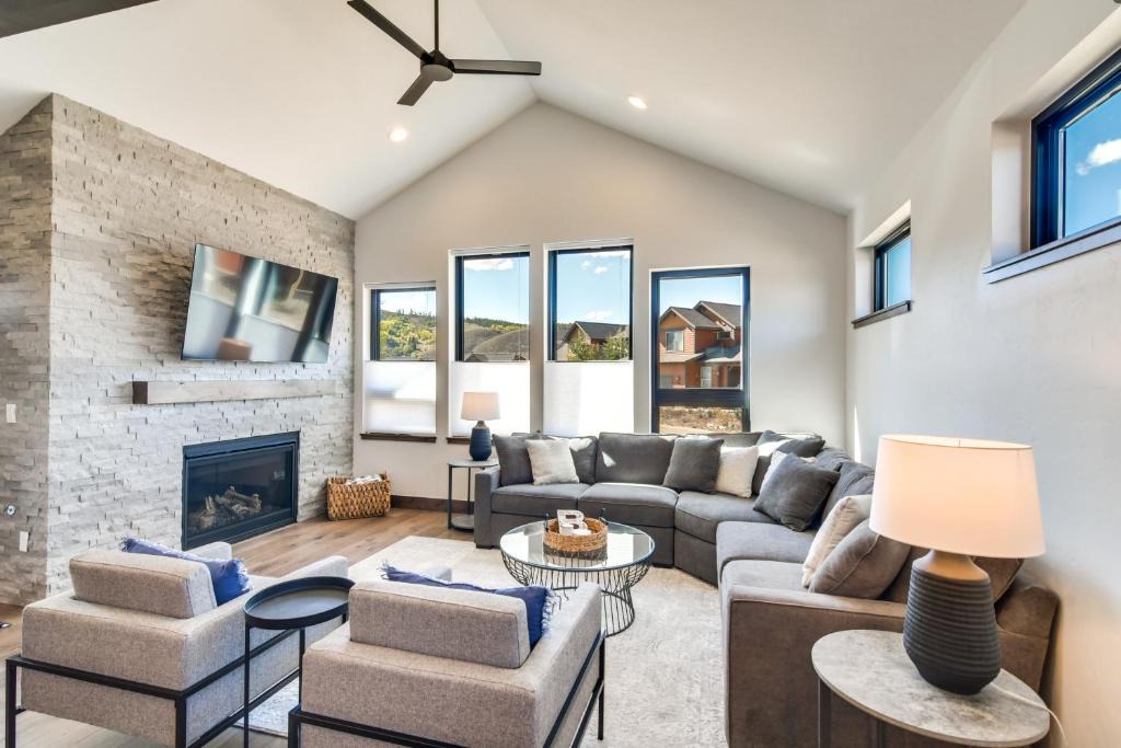 Silvercreek House | Ski-In/Out Home w/Hot Tub in Granby Ranch Resort!