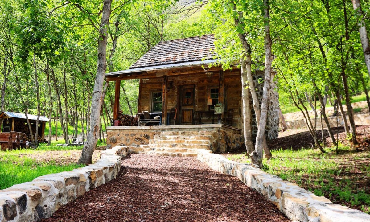 Midway Cabin | SkyBreak Prairie Home Experience